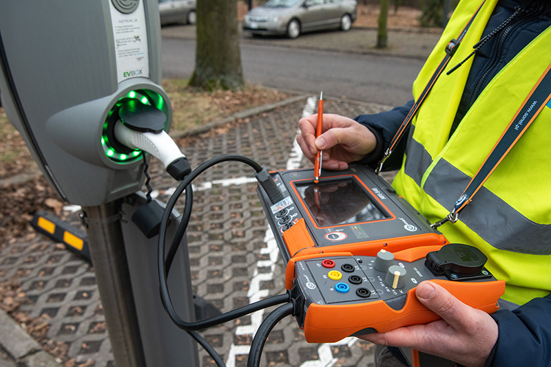 Stazioni di ricarica per auto elettriche – diagnostica e misurazioni di sicurezza